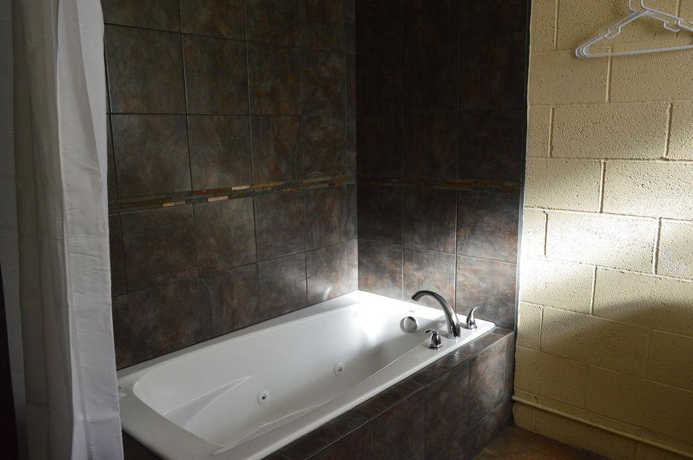 Circle C Lodge Twentynine Palms Bagian luar foto